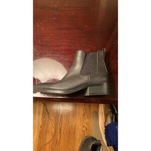 Black leather boots by Carolina boix